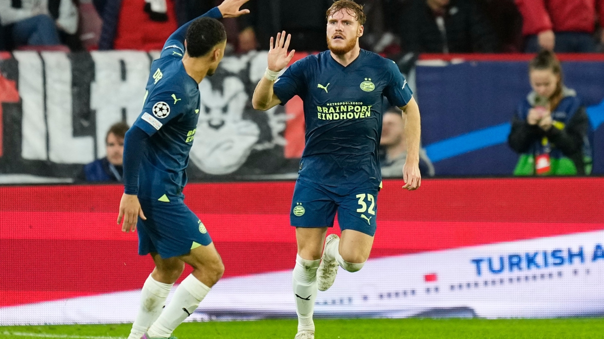 PSV'den tarihi geri dn!