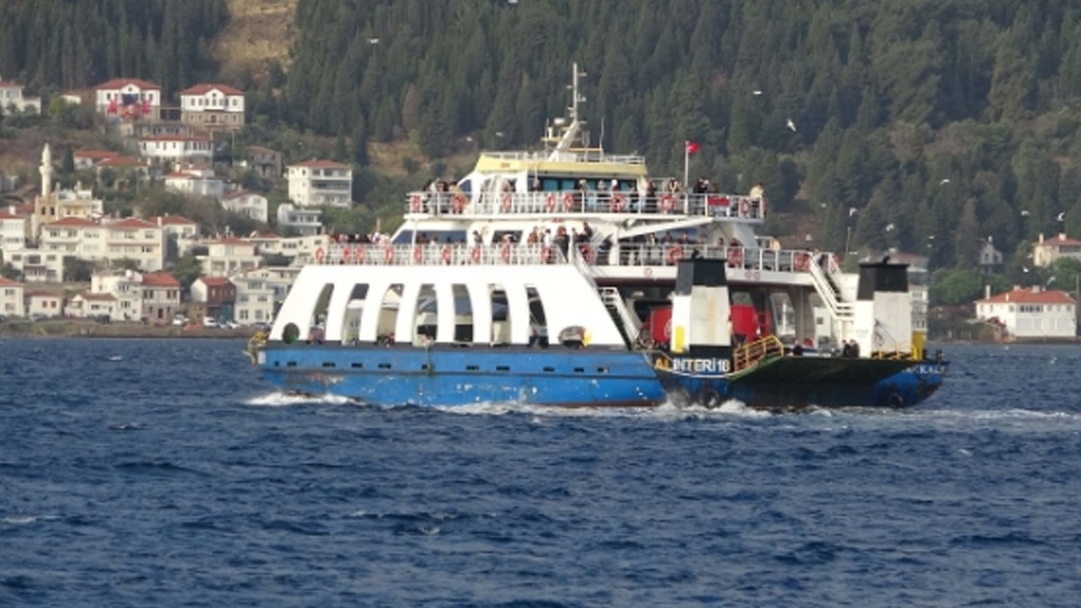 Çanakkale'de feribot seferlerine olumsuz hava engeli 
