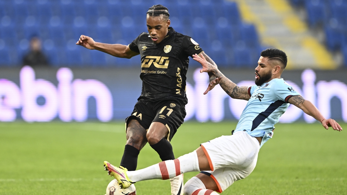 Garry Rodrigues: Beşiktaş ile kıran kırana bir mücadele olacak