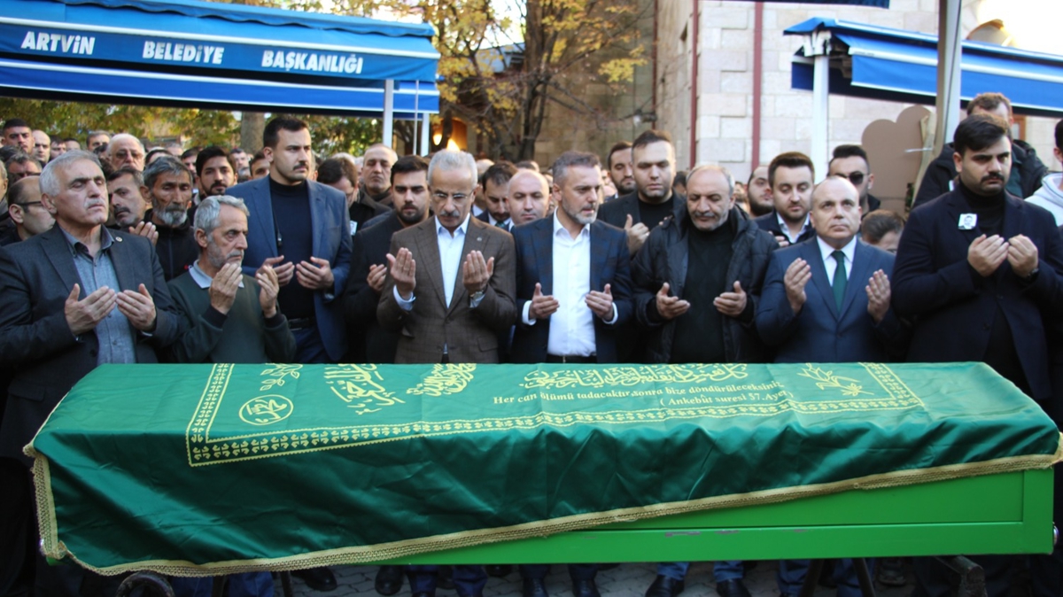 AK Parti Artvin Genlik Kollar Bakan slamolu dualarla son yolculuuna uurland