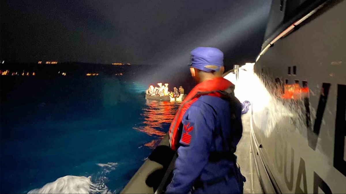 anakkale aklarnda Yunanistan'n lme terk ettii 49 gmen kurtarld 