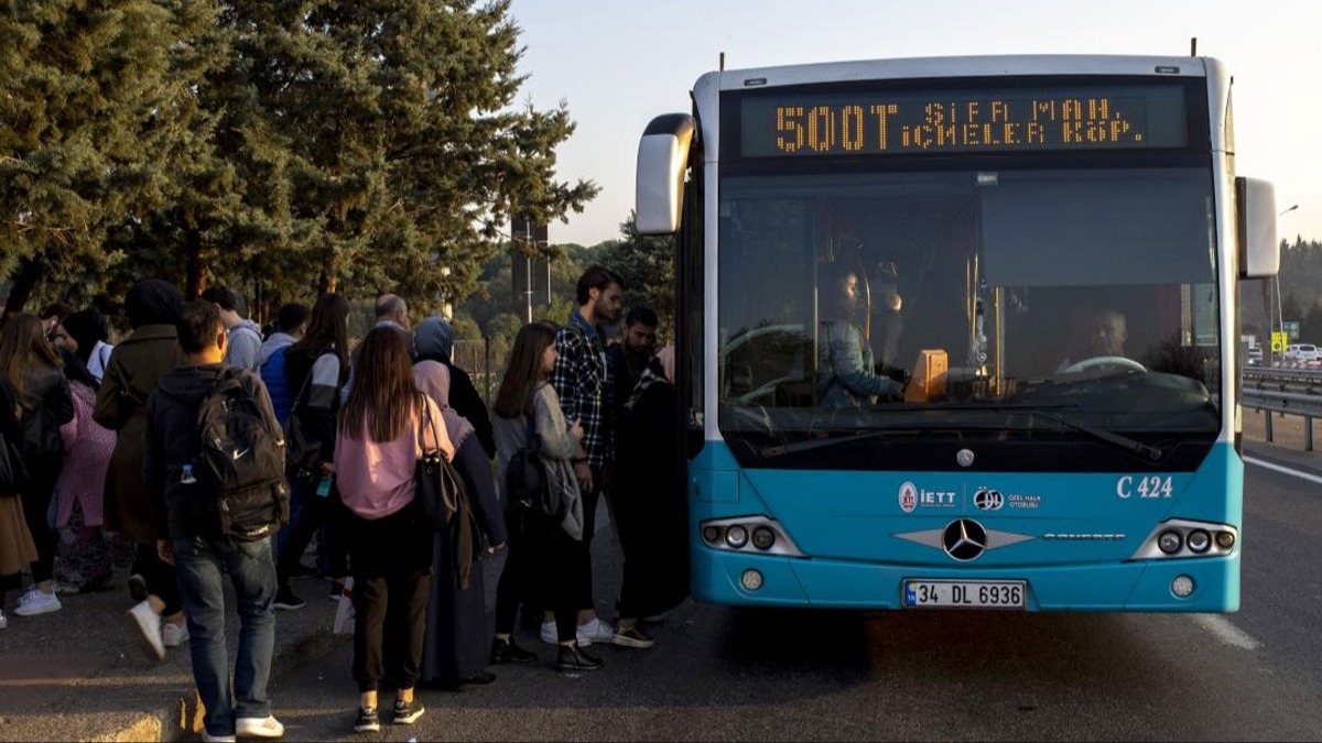 Kartal'da kaza yapan ETT otobs srcs tutanak tutmak istemeyince kavga kt