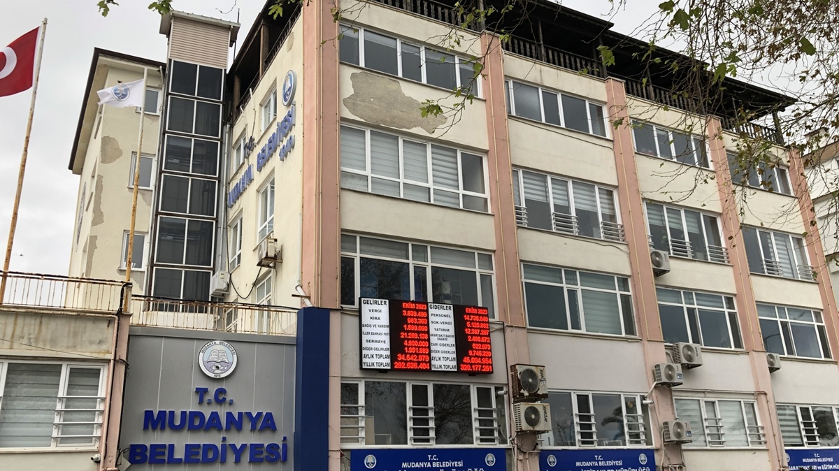 Mudanya Belediye binas deprem sonras boaltld