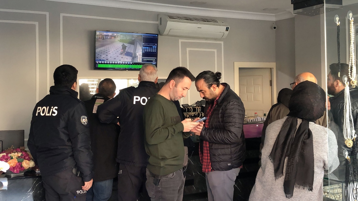 Bursa'da bir kuyumcuda silahl soygun