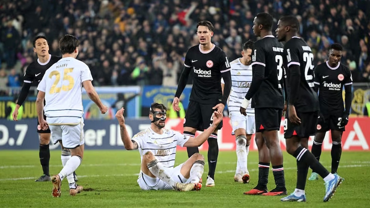 Frankfurt'tan kupaya srpriz veda!