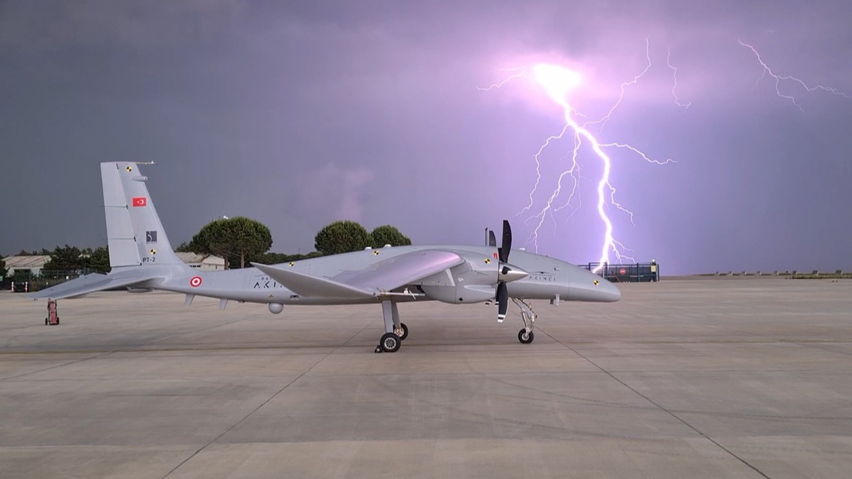 AKINCI'dan yeni baar: 55 kilometre mesafedeki hedefi tam 12'den vurdu!