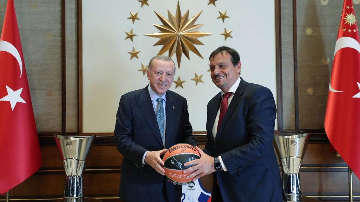 Ergin Ataman ve Cumhurbaşkanı Recep Tayyip Erdoğan bir araya geldi! ''Türk-Yunan dostluğu ve basketbol üzerine konuştuk''