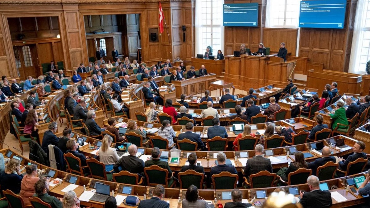 Geri adm attlar! Kur'an- Kerim'in yaklmas yasaklanyor