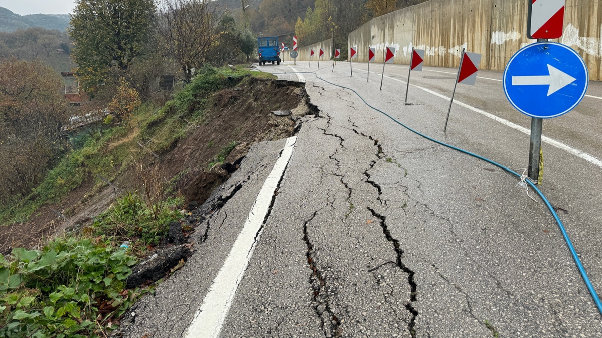 Bartn-Kastamonu kara yolunda heyelan