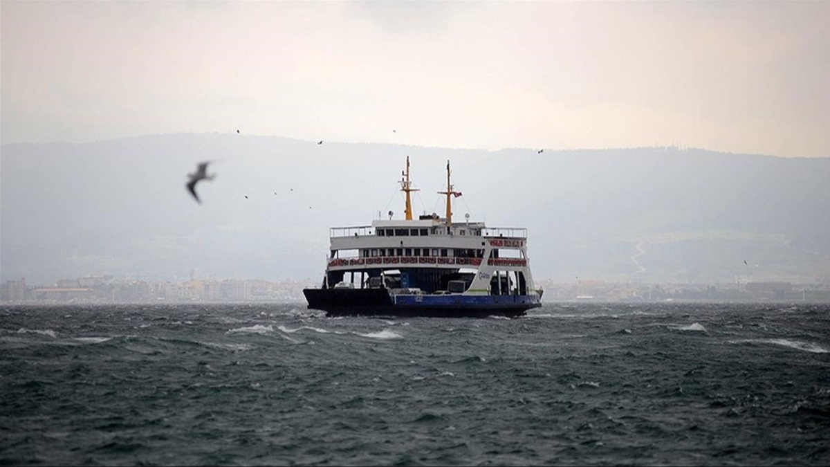 Bozcaada ve Gkeada feribot seferlerine olumsuz hava artlar engel oldu