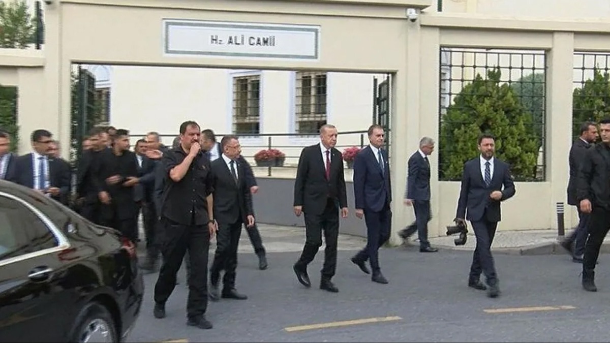 Cumhurbakan Erdoan, cuma namazn Hz. Ali Camisi'nde kld