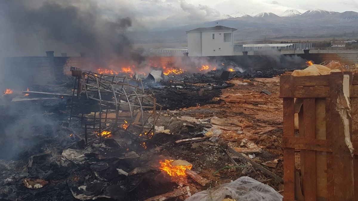 Kayseri'deki bir demir atölyesinde yangın çıktı 