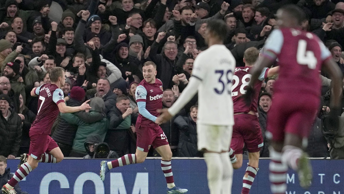 Tottenham'a bir darbe de West Ham'dan!