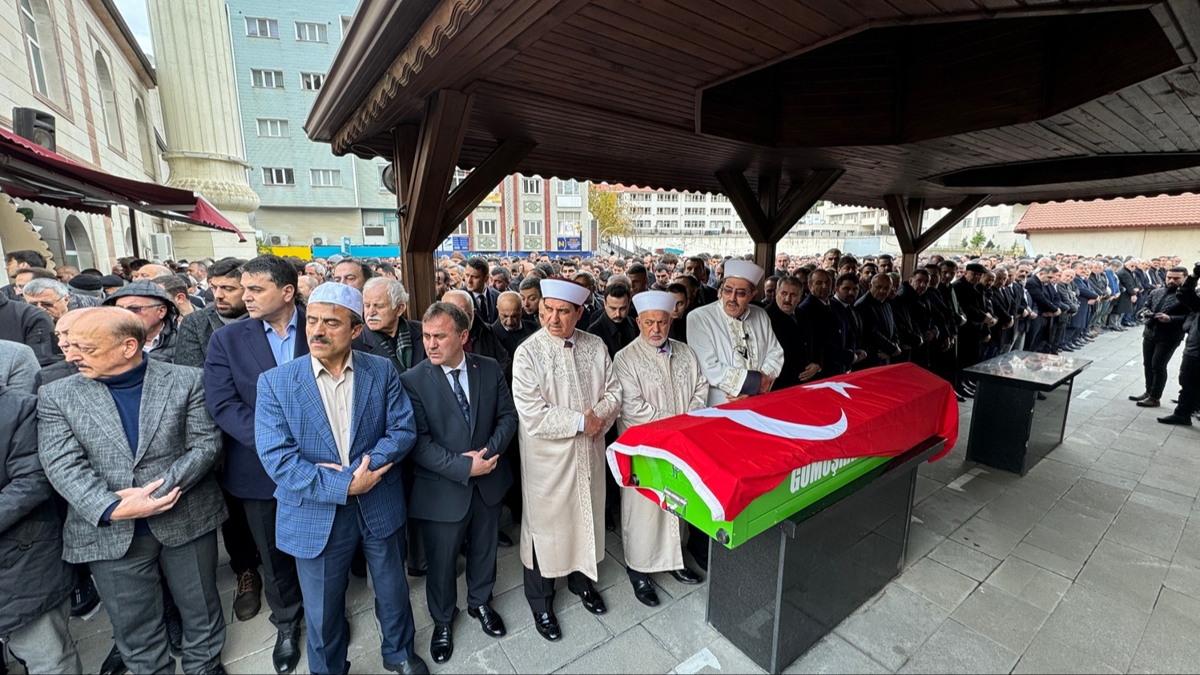 Yazar ve siyaset bilimci Mustafa alk son yolculuuna uurland