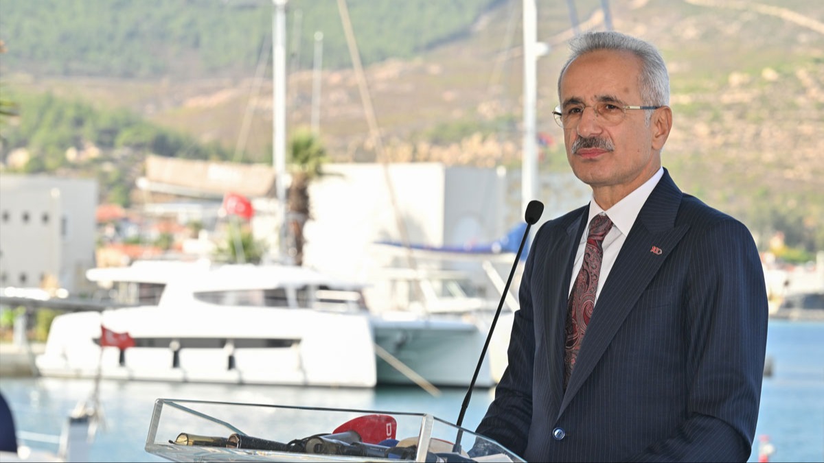 Bakan Uralolu: lkemiz dnya sper yat endstrisinin parlayan yldzdr