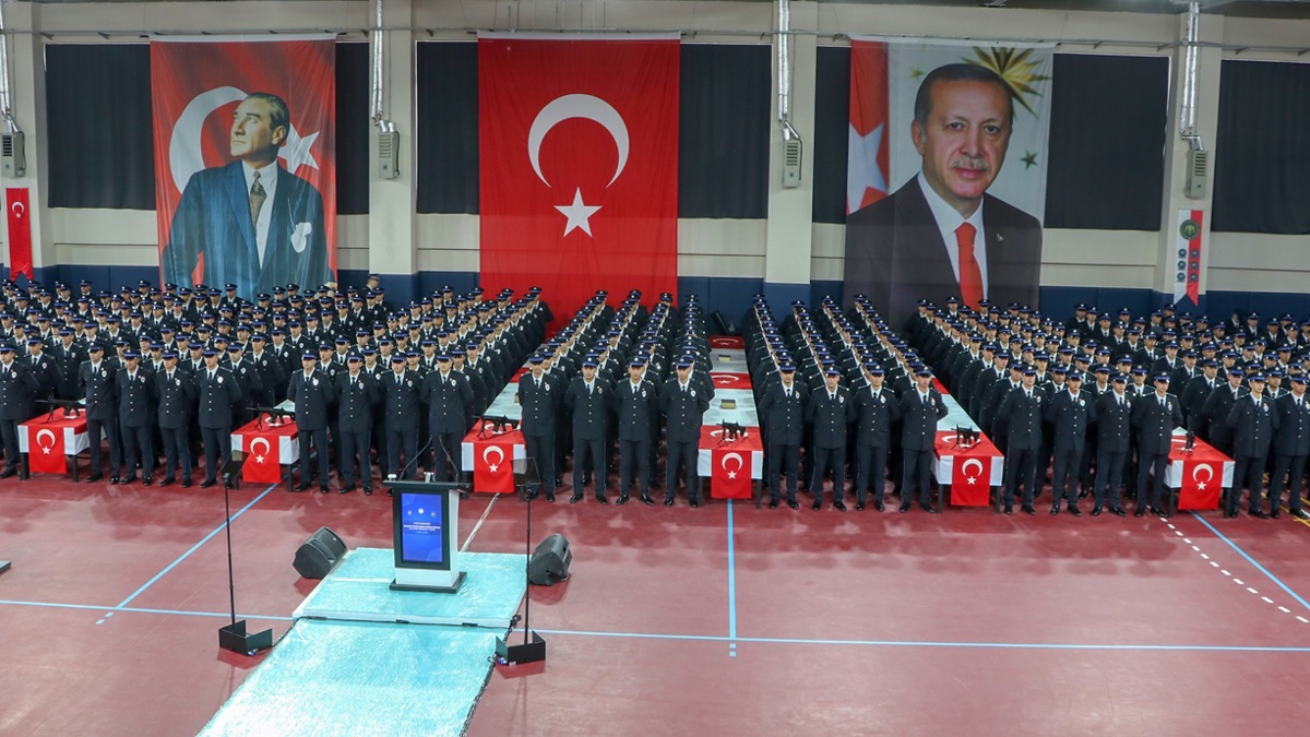 Erzincan'da eitimin tamamlayan 1521 polis aday mezun oldu