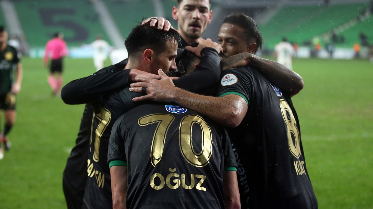 Sakayaspor evinde 3 golle galip! 