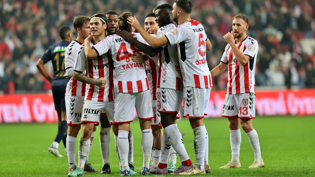 Samsunspor evinde dört köşe!