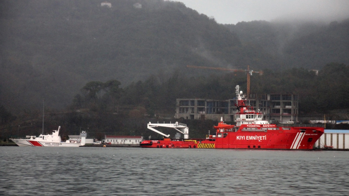 Zonguldak aklarnda batan geminin kayp 7 personeli 21 gndr aranyor