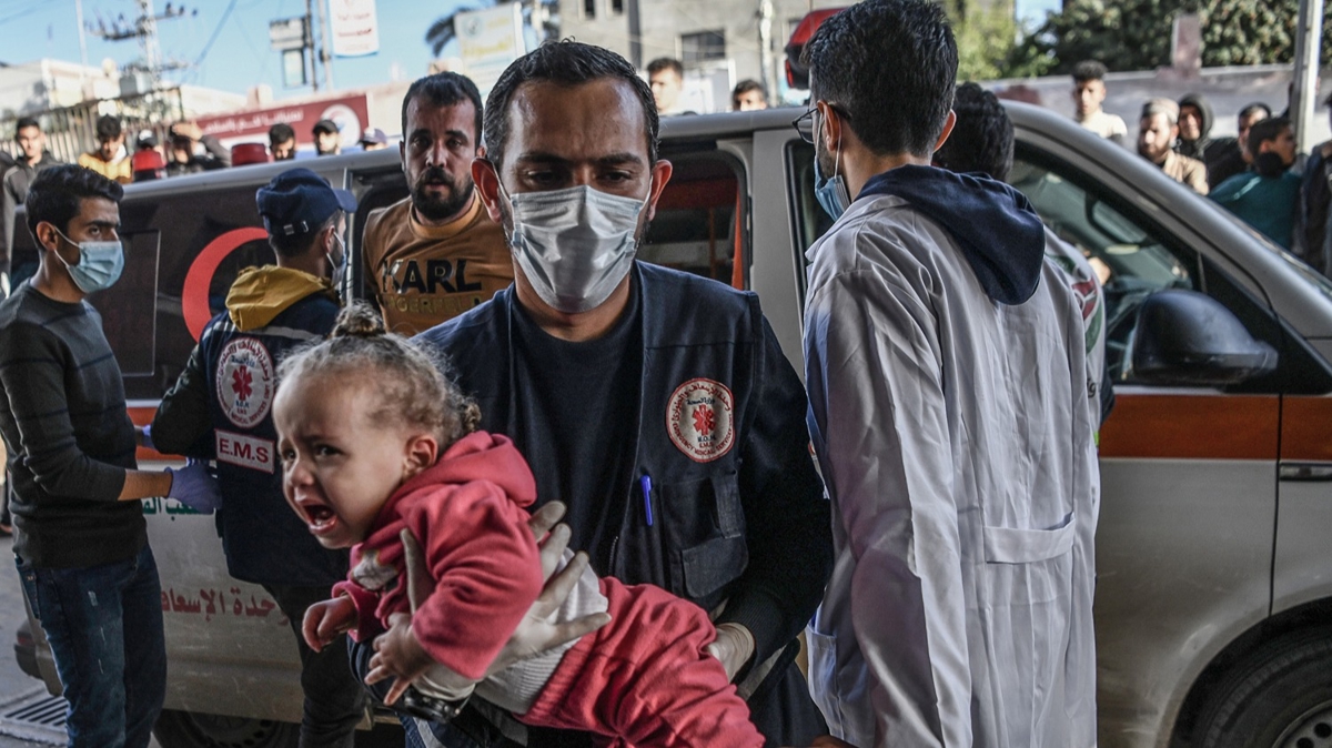 DSÖ: Gazze'deki El-Avde Hastanesi'nde iki sağlık personeli görevi başında öldürüldü 