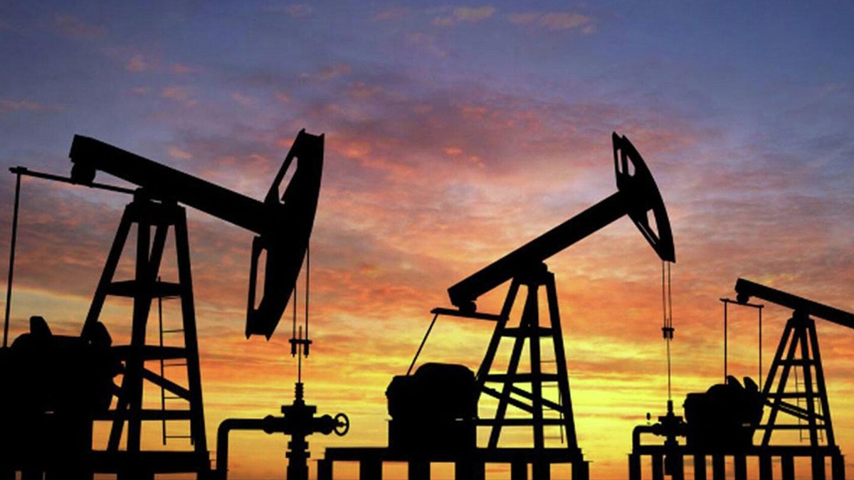 Nijerya'daki petrol rafinerisi 1 milyon varillik ilk sevkiyat teslim ald