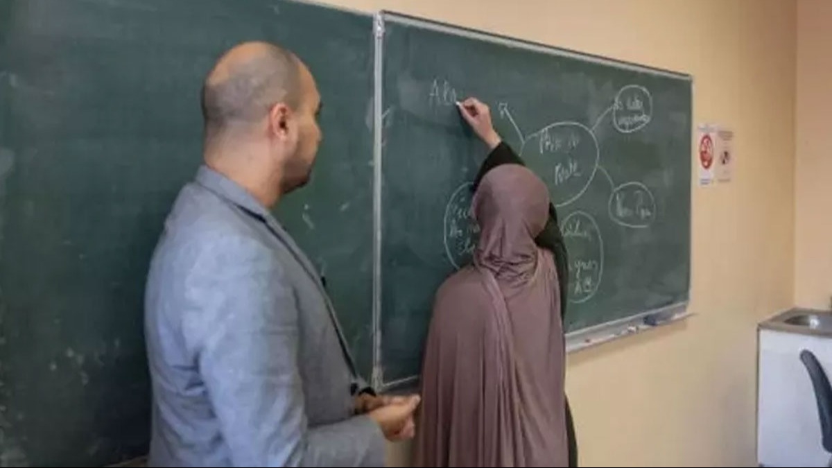 Fransa'da, Mslman rencilerin eitim grd liseye kamu destei kesildi