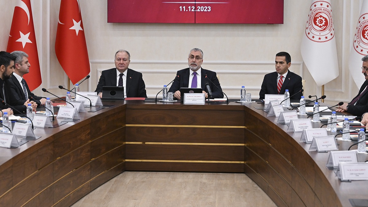 Komisyonda bir ilk yaand! Yeni asgari cret iin zam pazarl balad 