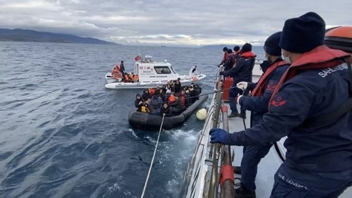 Sahil Gvenlik Komutanl ekipleri Ayvack aklarnda 66 kaak gmen yakalad