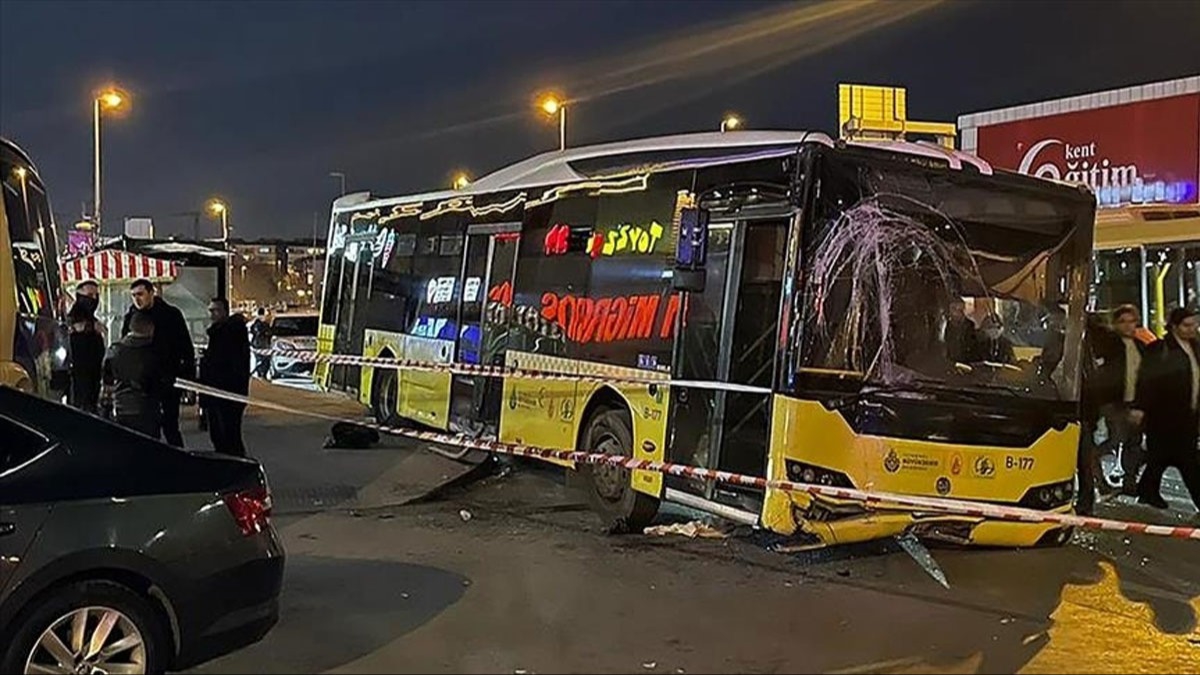 Direksiyon banda uyuyarak 2 kiinin lmne neden olan ETT ofrnn yarglanmas sryor