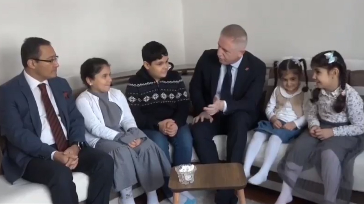 İstanbul Valisi Gül ''Bir çocuk bir dilek'' projesi kapsamında ziyaretlerde bulundu