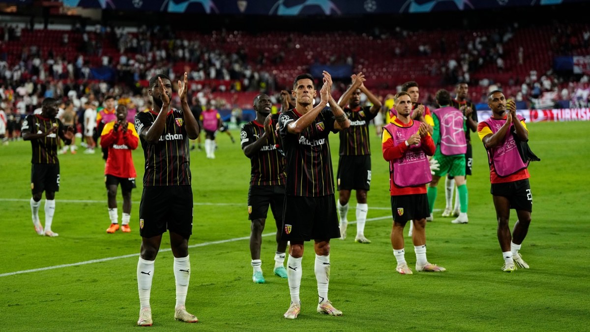 Lens turlad, Sevilla elendi