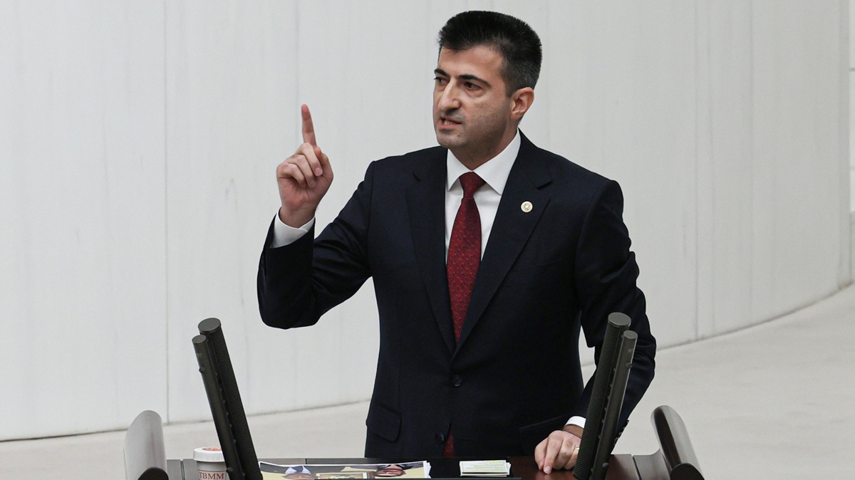 AK Partili elebi'nin szleri CHP ve HEDEP'e ar geldi! Sakk iki oturum ceza ald
