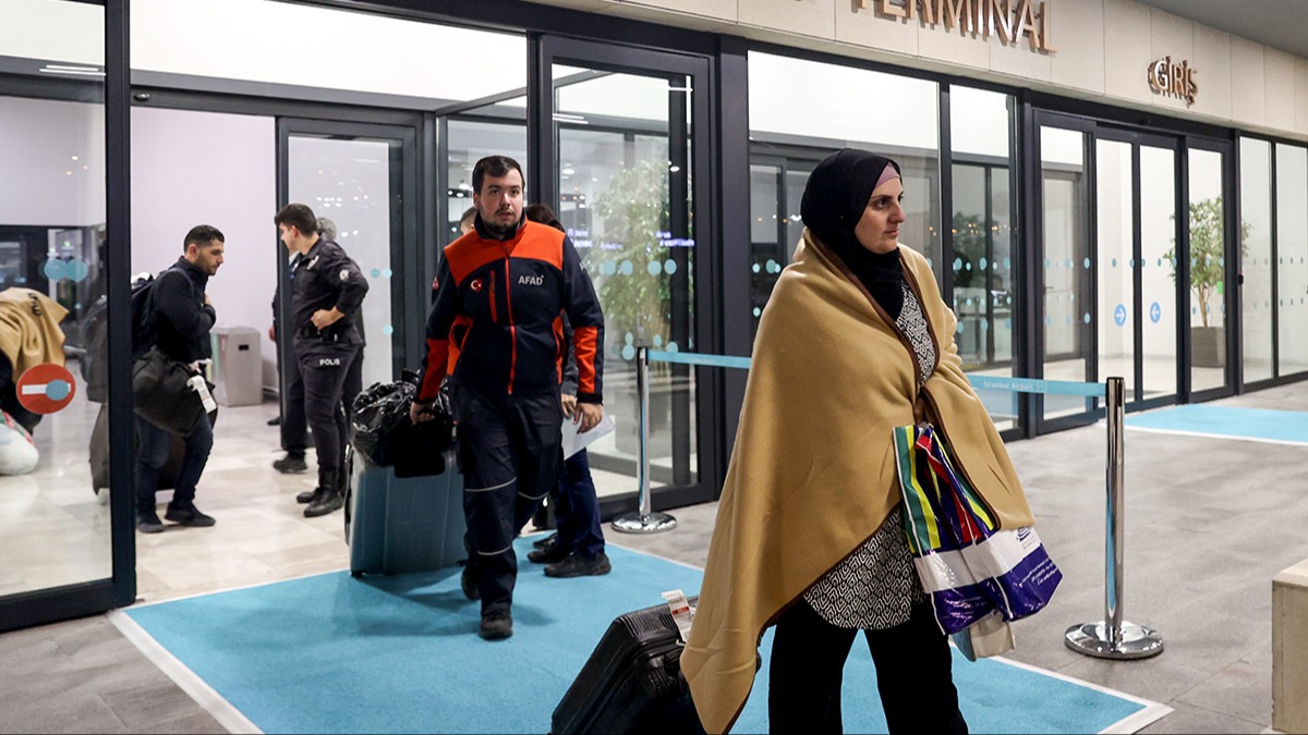 Trkiye tahliyelere devam ediyor! 1047 Trk vatanda stanbul'a geldi