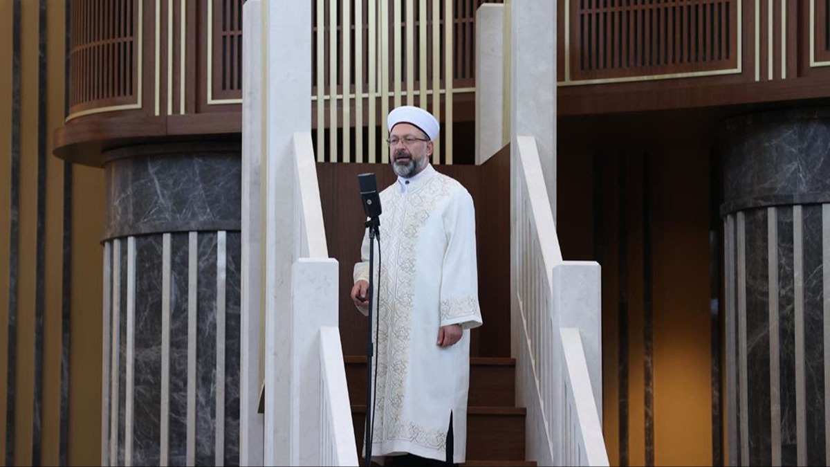 Diyanet İşleri Başkanı Erbaş, Taksim Camii'ndeki hutbesinde Gazze'de yaşanan zulme dikkat çekti