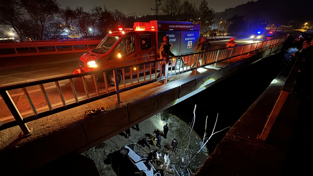 Bursa'da otomobil kprden dt: 4 yaral