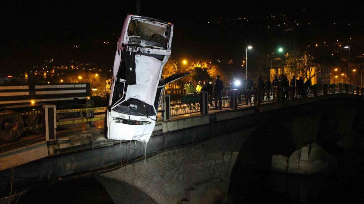 Otomobil Yeilrmak Nehri'ne utu: 1 l 