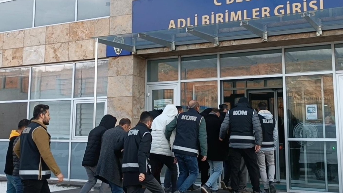 Sahte kimlikle SRC snavna giren 21 kii gzaltna alnd