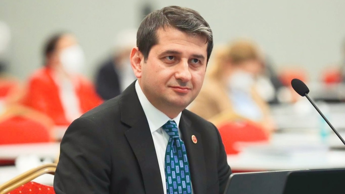 Y Parti'den istifa eden brahim zkan: Grmelerden genel merkezin haberi vard
