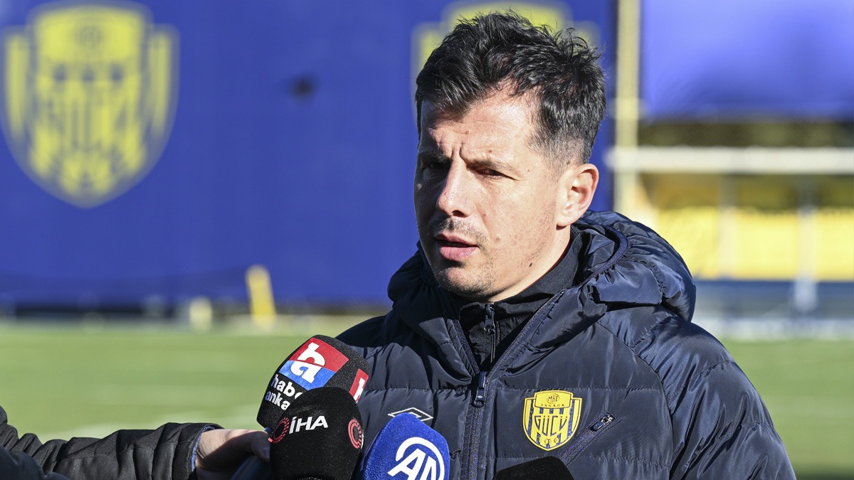 Emre Belözoğlu'ndan Halil Umut Meler'e jet cevap! ''Haklının acelesi yok''