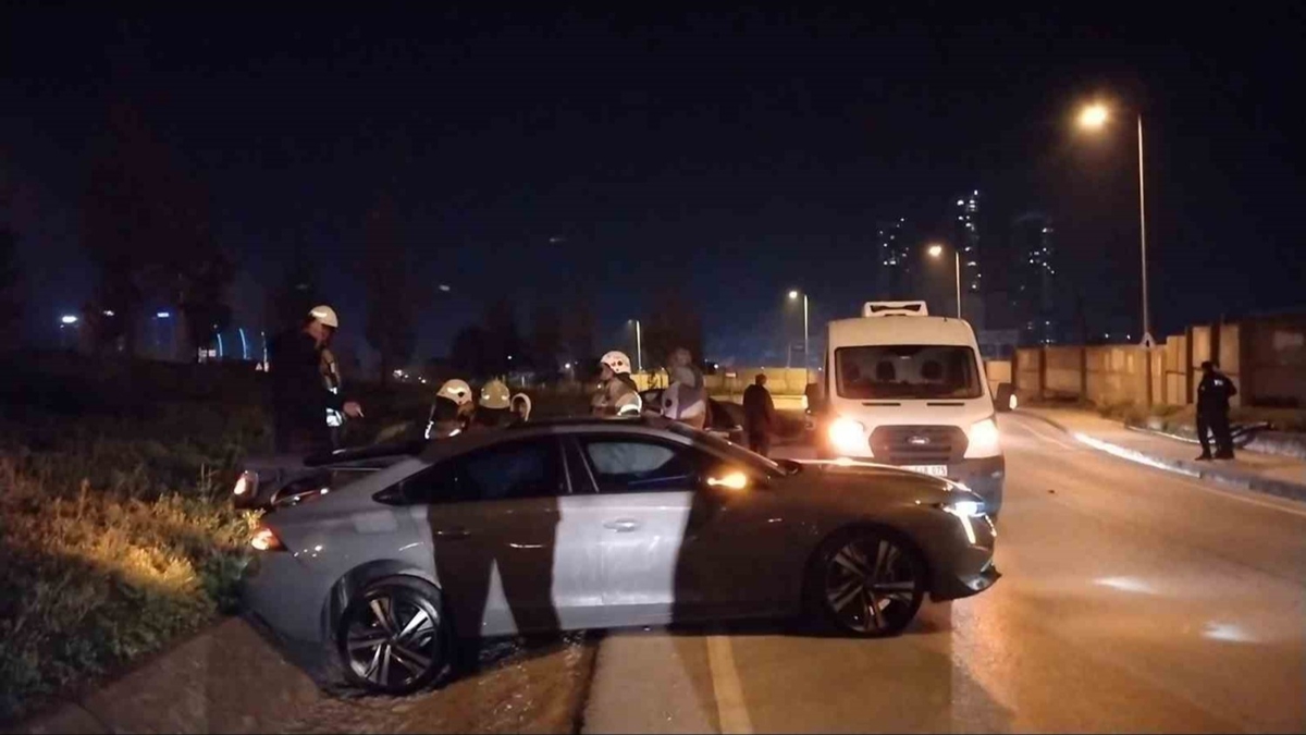 Ters ynde ilerledi, kardan gelen otomobile arpt: Kartal'da feci kaza