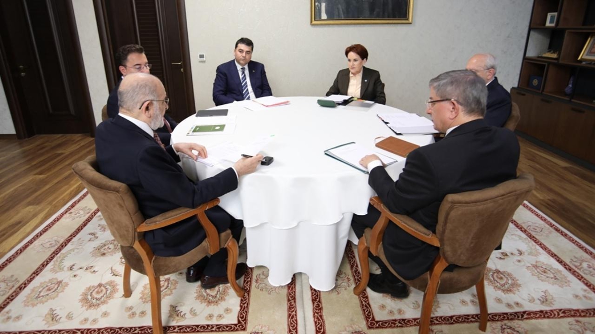 Kavgaya Ali Babacan da dahil oldu! Akşener'e yaylım ateşi: Dün 'adayımdır' dediğinize bugün 'korkak' derseniz güven oluşturamazsınız