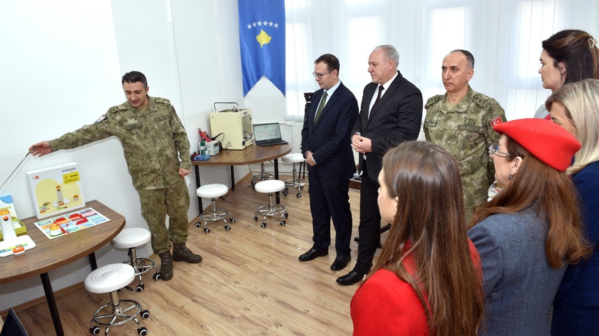 Mehmetik, Kosova'da desteklerini srdryor