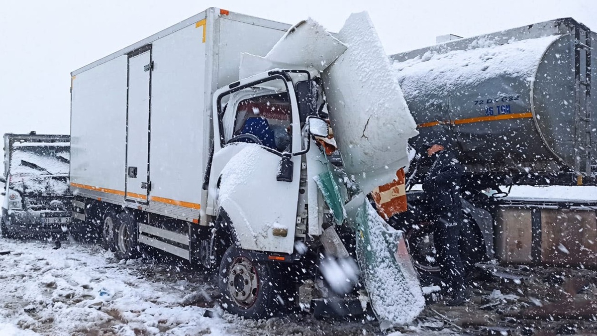 Bitlis'te zincirleme kaza: 1 l