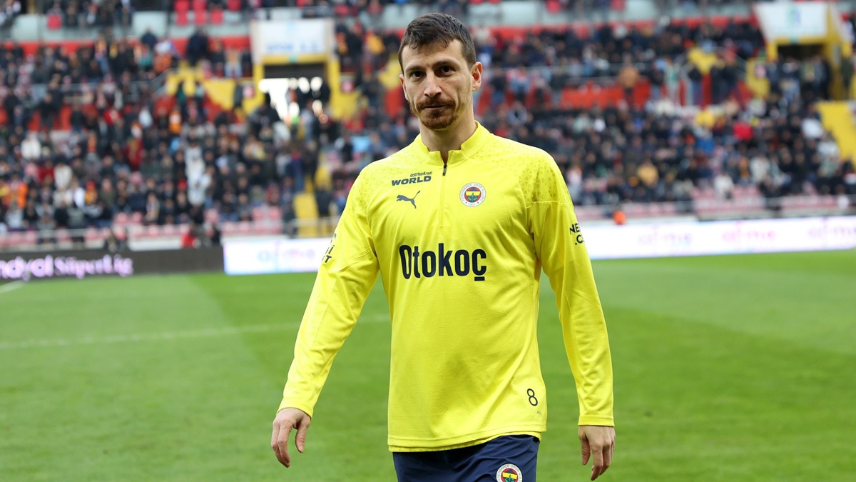Fenerbahe'de bileti kesildi! Mert Hakan Yanda'a yol gzkt