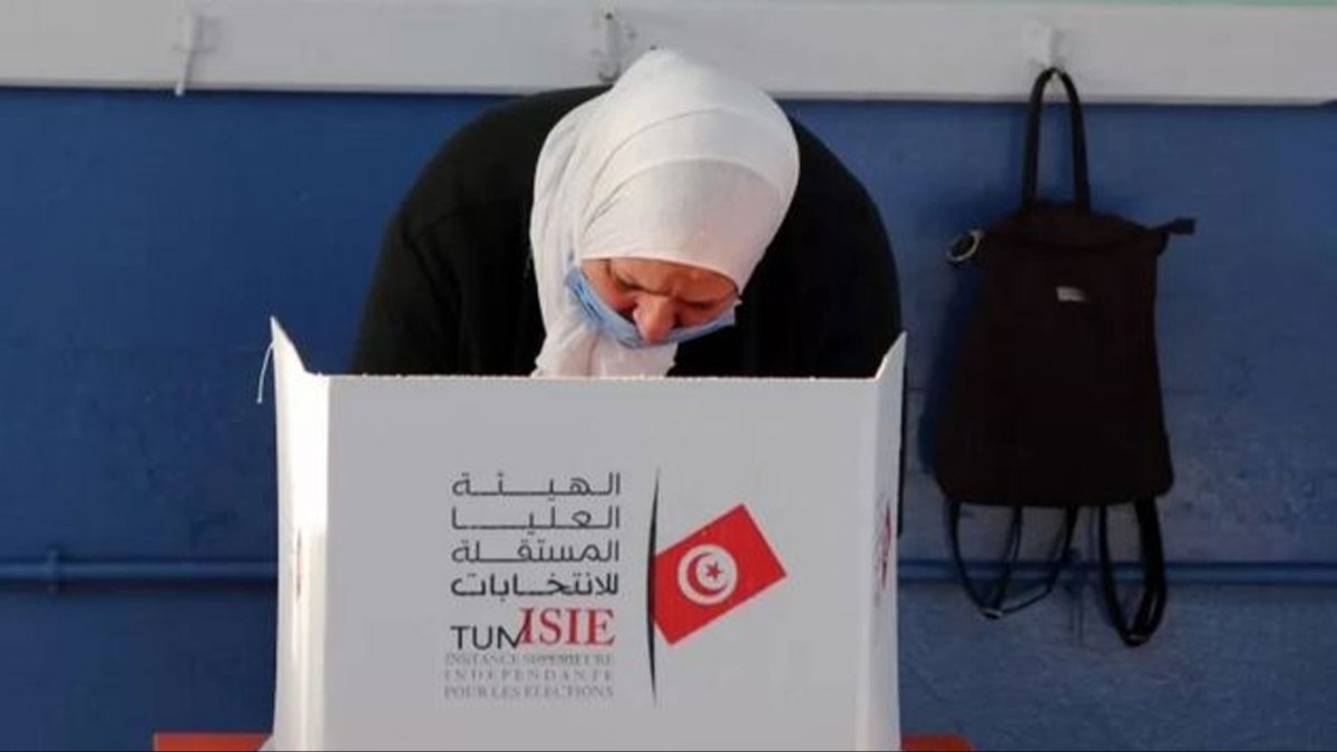 9 milyonun üzerinde seçmenin bulunduğu Tunus'ta seçimler başladı