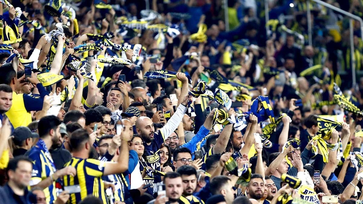 Fenerbahe-Galatasaray derbisi kapal gie! Taraftar stada akn edecek