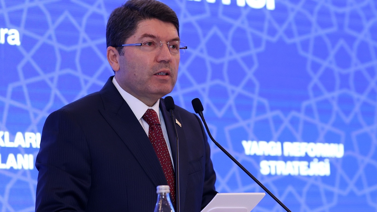 Bakan Tunç: Anayasamızın darbeciler tarafından yazılmış olması bile tek başına değişme sebebidir
