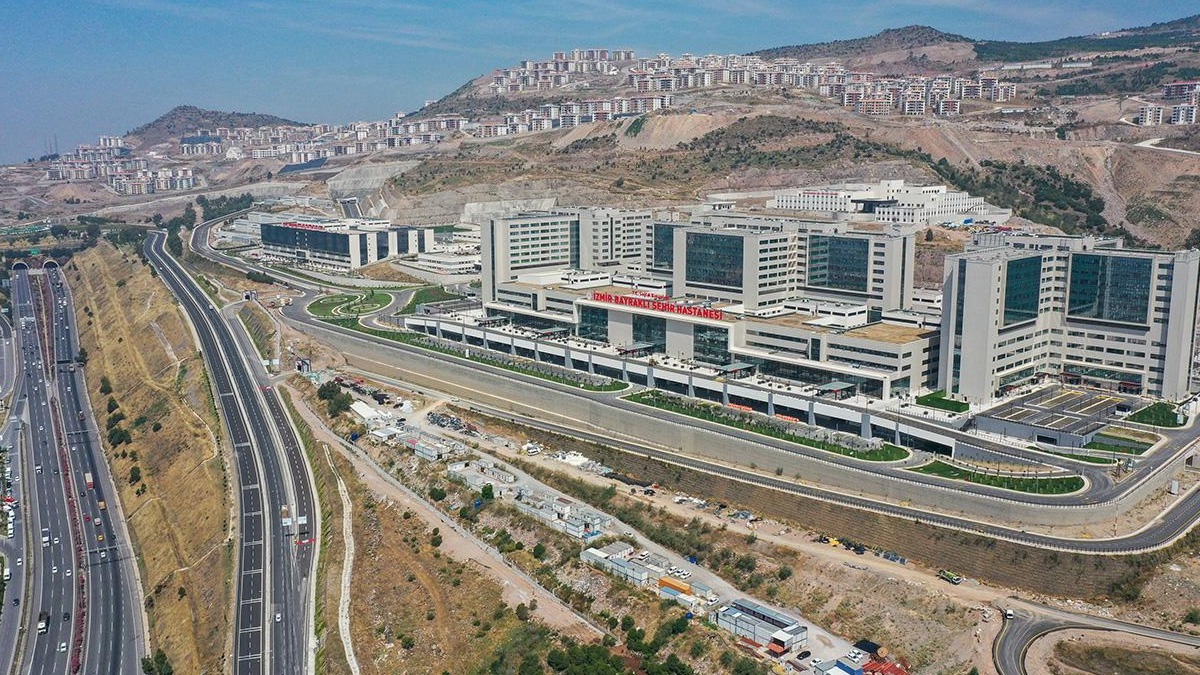 zmir ehir Hastanesi 2 ayda 250 bin hastaya ifa oldu