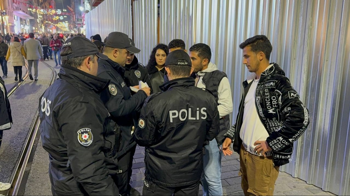 Beyoğlu'nda helikopter destekli ''düzensiz göçmen'' denetimi 