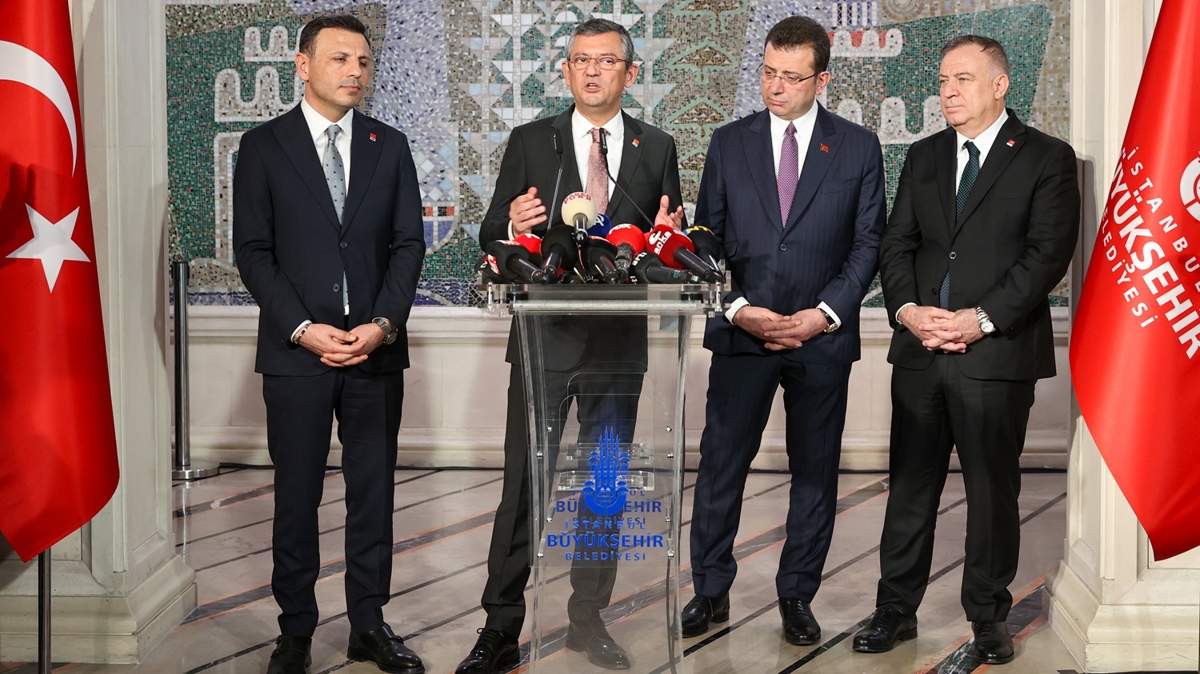 CHP, 12 şehidimizi parti içi kavgaya perde yaptı